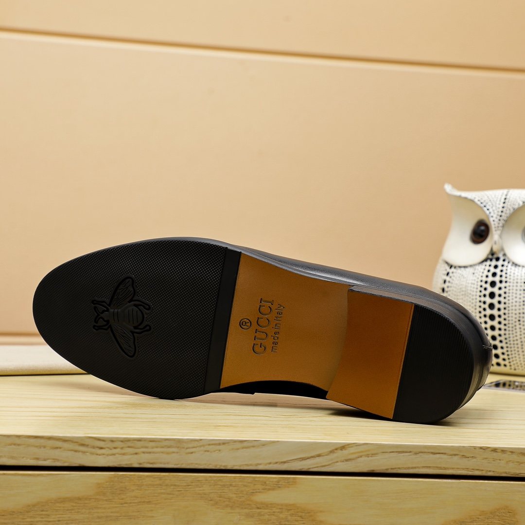 Gucci Black Textured Slip-On Loafers